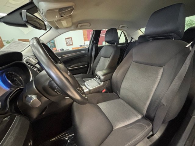 Used 2021 Chrysler 300 Touring w/ Sport Appearance Package RWD image 8