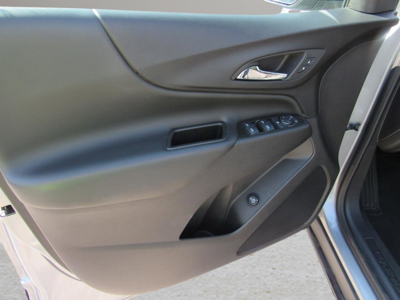 Used 2024 Chevrolet Equinox LT image 34