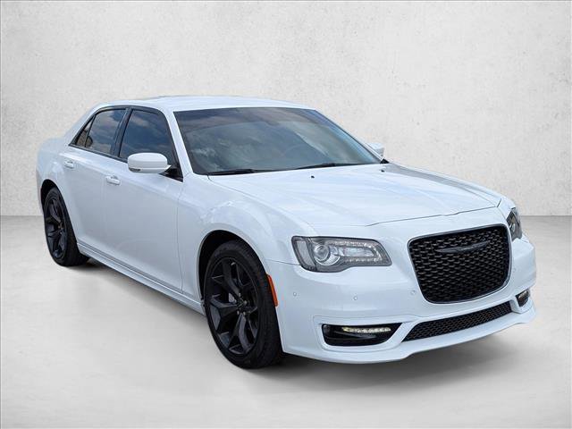 Used 2022 Chrysler 300 Touring L w/ Comfort Group image 3