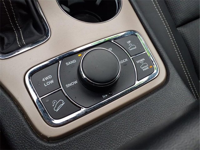 Used 2017 Jeep Grand Cherokee Overland w/ Jeep Active Safety Group image 21