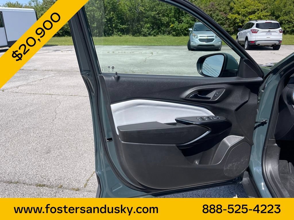 Used 2025 Chevrolet Trax LT w/ Driver Confidence Package FWD image 14