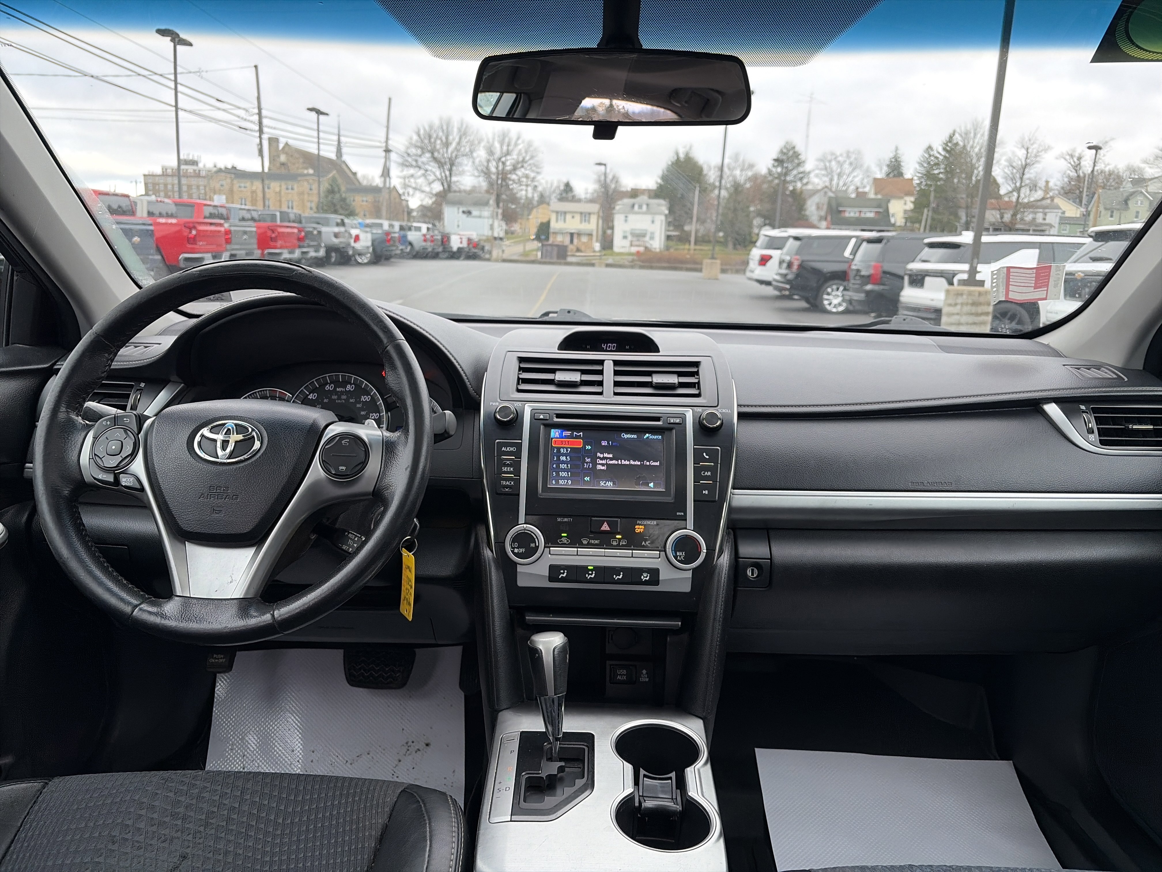 Used 2013 Toyota Camry L image 14