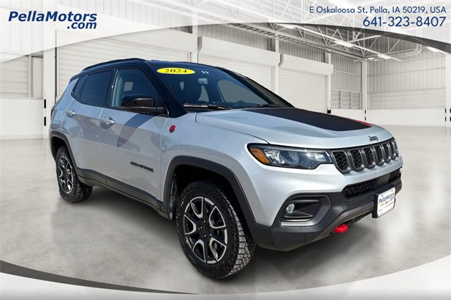 Used 2024 Jeep Compass Trailhawk image 1