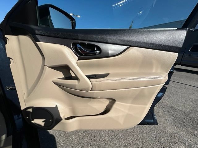 Used 2015 Nissan Rogue S AWD/4WD image 32