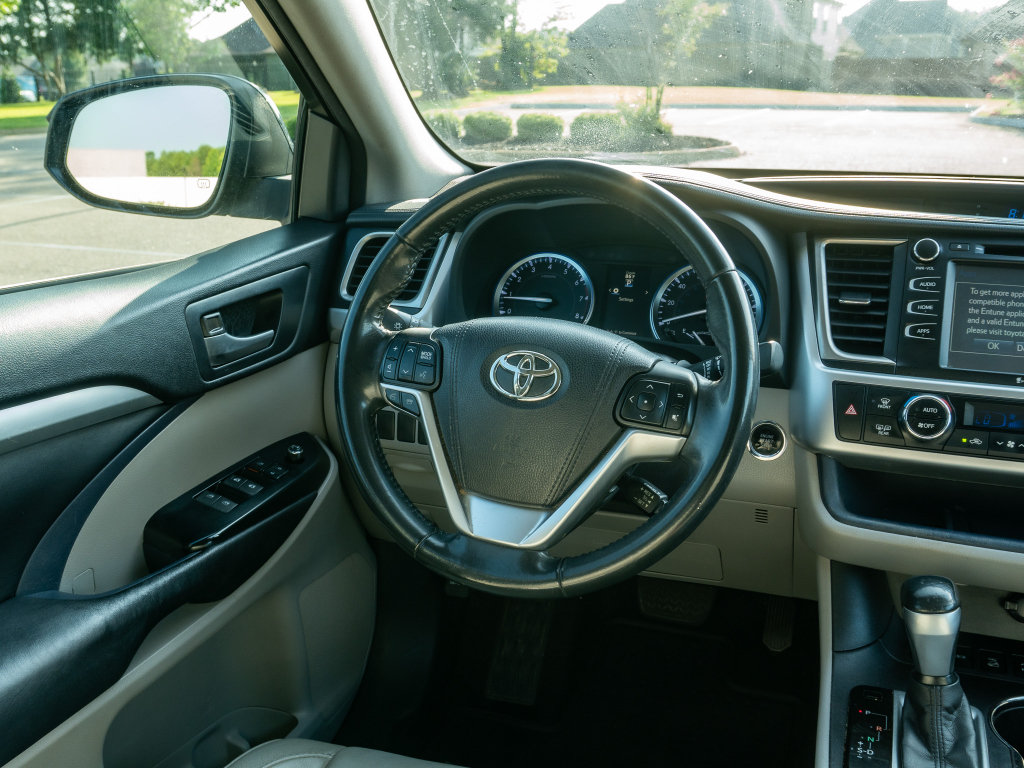 Used 2016 Toyota Highlander XLE AWD/4WD image 23