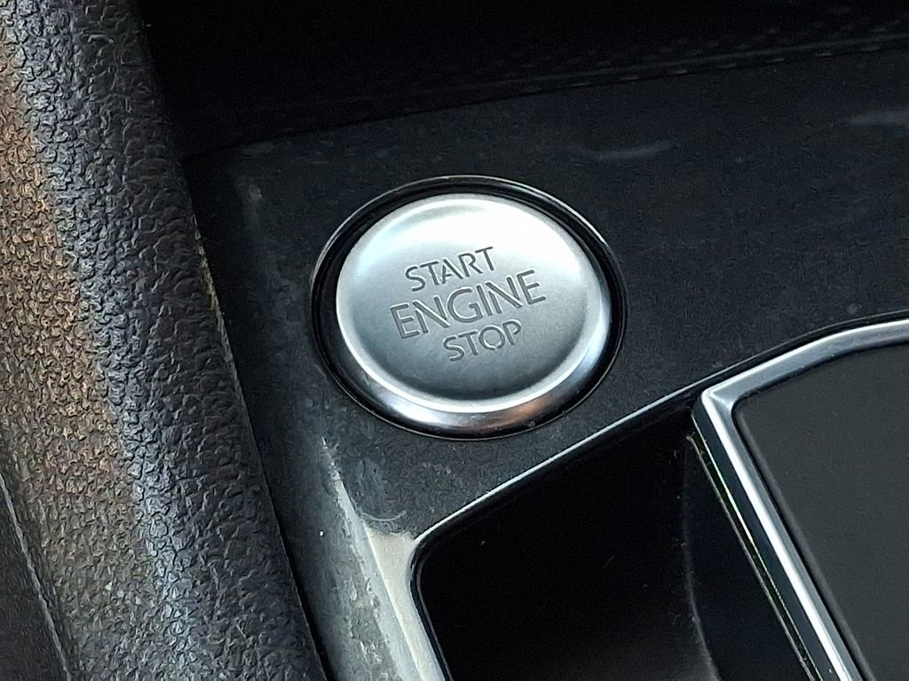 Used 2021 Volkswagen Tiguan SE R-Line image 23