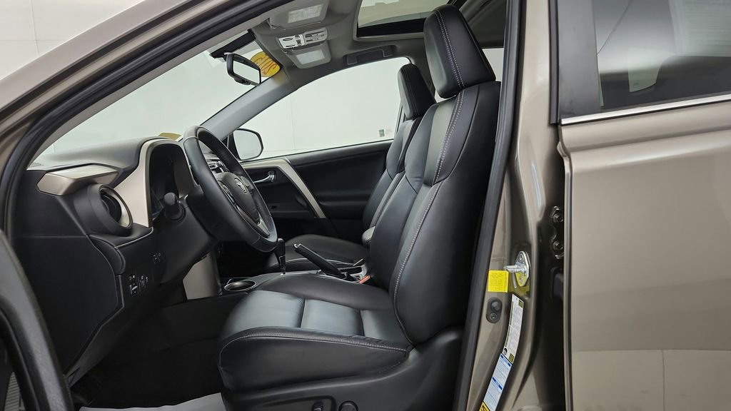 Used 2015 Toyota RAV4 Limited AWD/4WD image 25