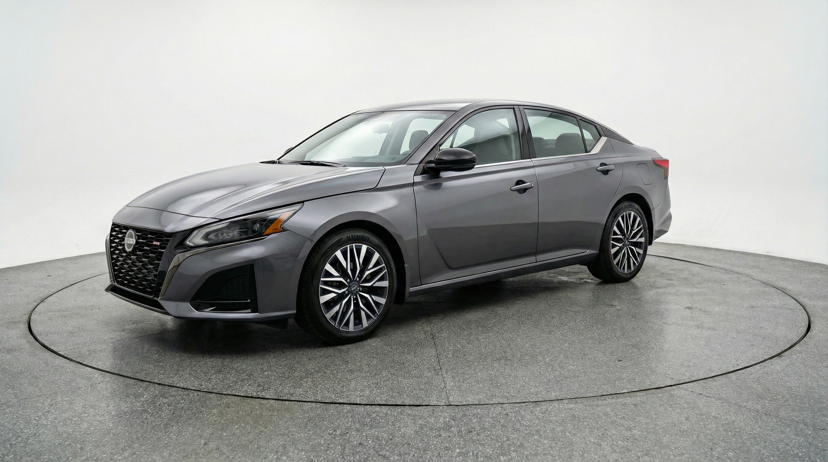 Used 2025 Nissan Altima 2.5 SV image 3