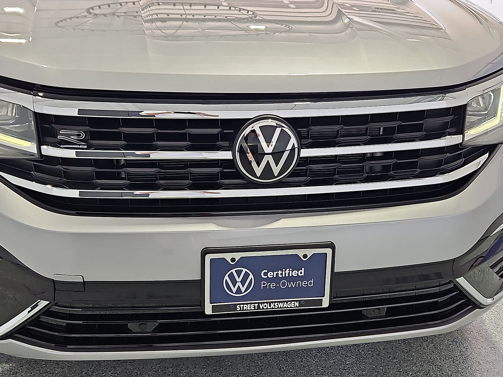 Certified 2022 Volkswagen Atlas SEL R-Line AWD/4WD image 10