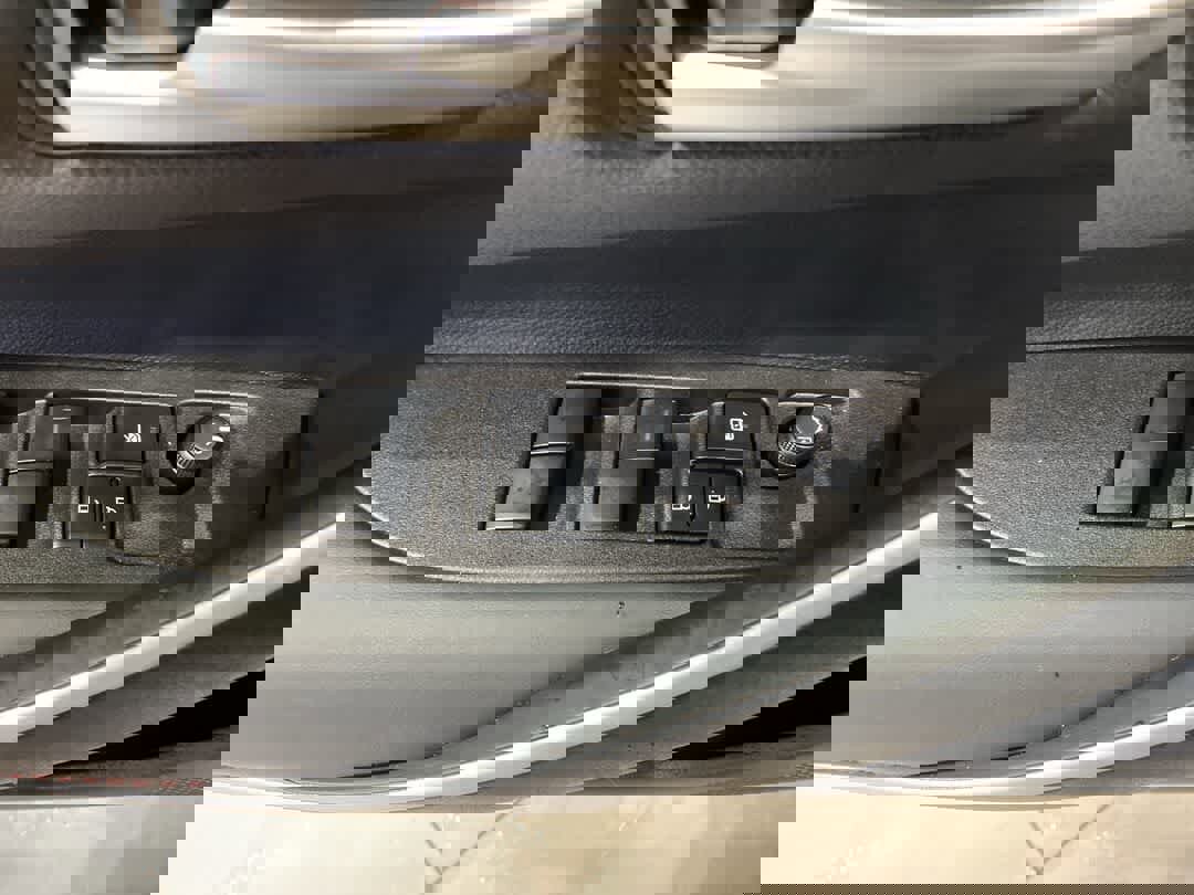 Used 2025 Toyota Corolla SE image 13