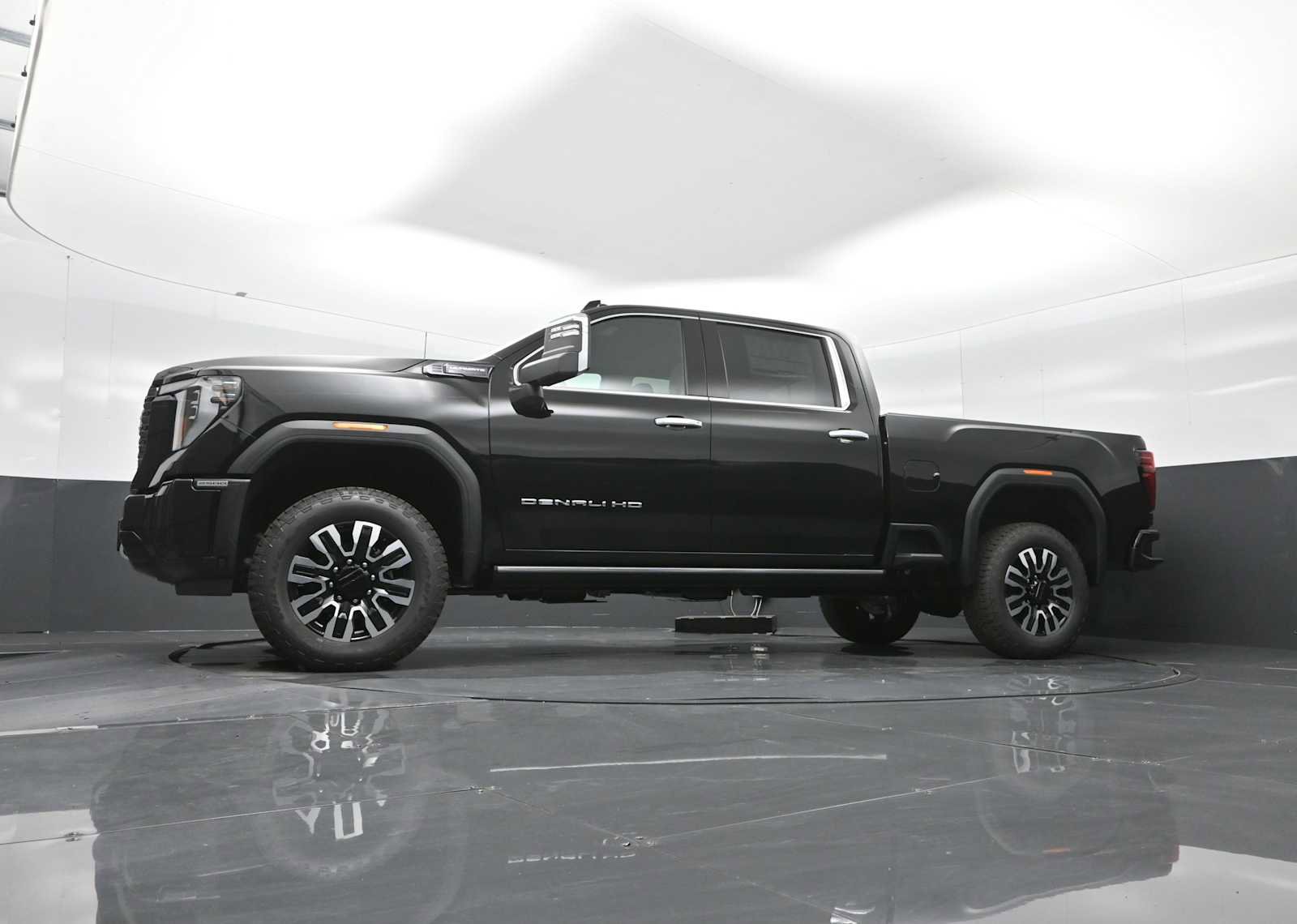 New 2025 GMC Sierra 2500 Denali Ultimate w/ Max Trailering Package image 21