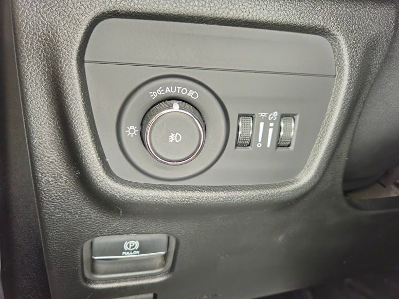 Used 2024 Jeep Grand Cherokee Limited w/ Luxury Tech Group II AWD/4WD image 4