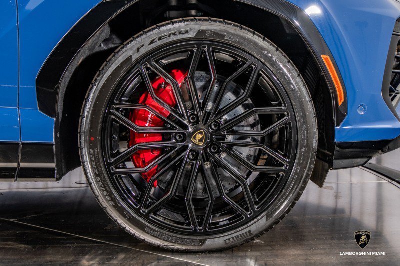 Used 2025 Lamborghini Urus SE image 33