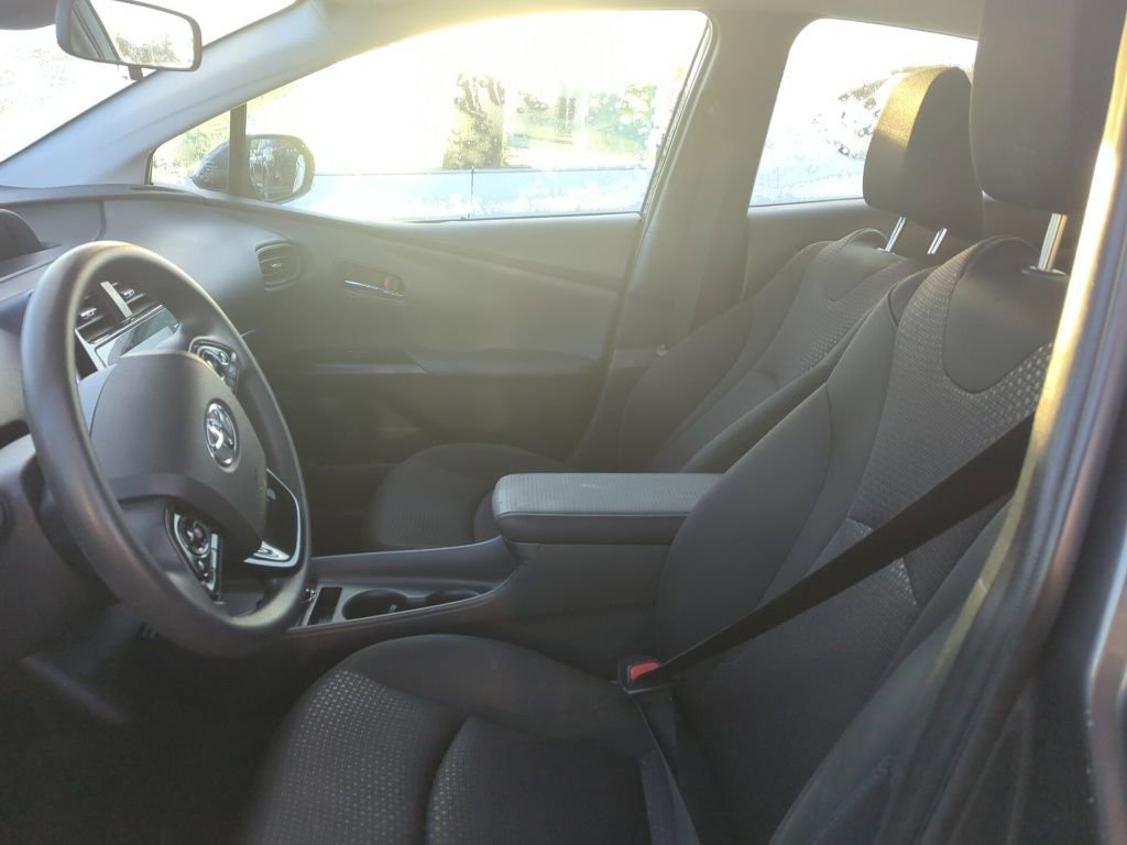 Used 2022 Toyota Prius LE image 6