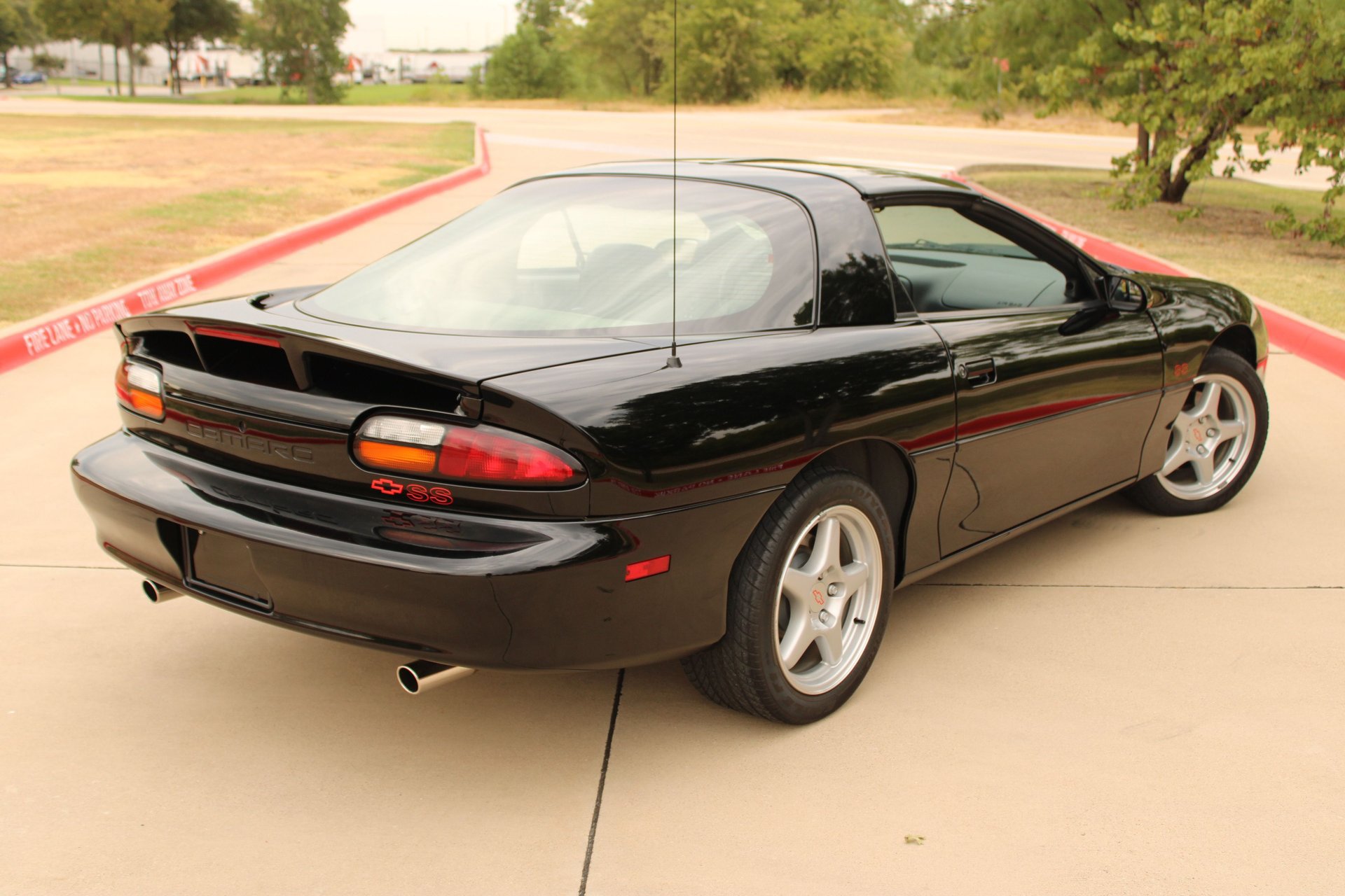 Used 1999 Chevrolet Camaro Z28 w/ SS Performance/Appearance Pkg RWD image 14