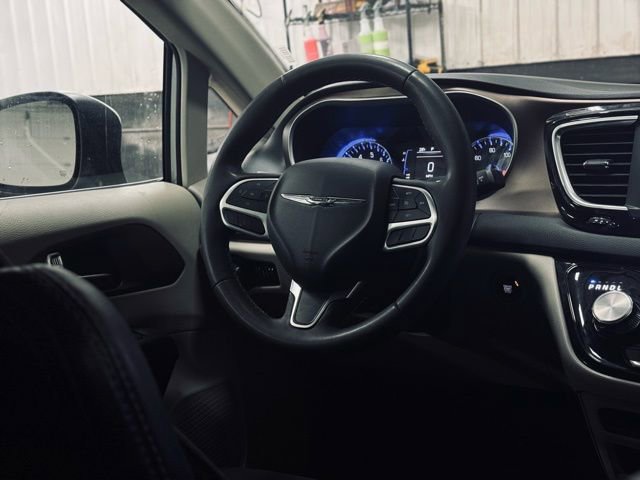 Used 2023 Chrysler Voyager LX image 25