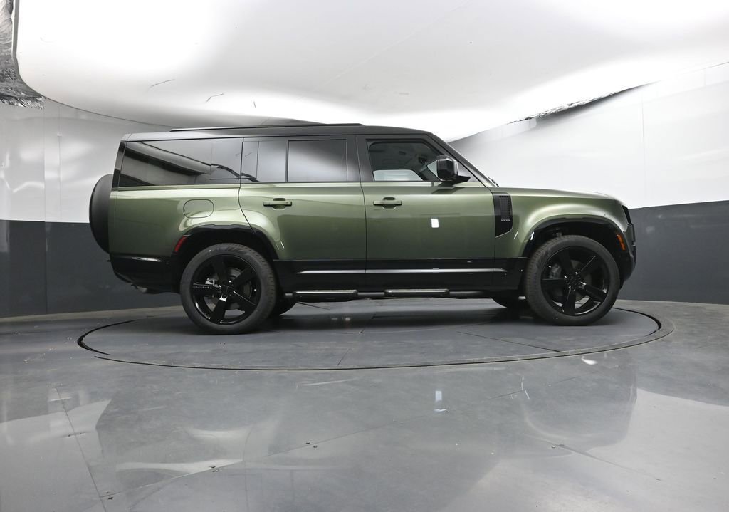 New 2026 Land Rover Defender 130 X-Dynamic SE AWD/4WD image 29