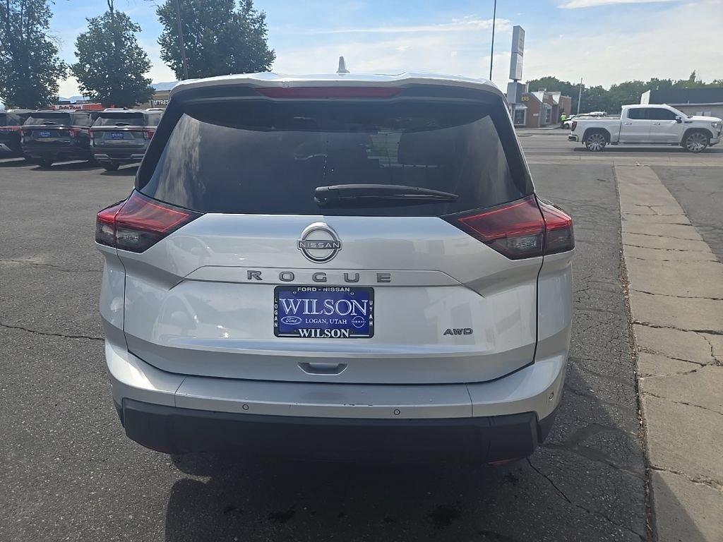 Used 2025 Nissan Rogue SV AWD/4WD image 6