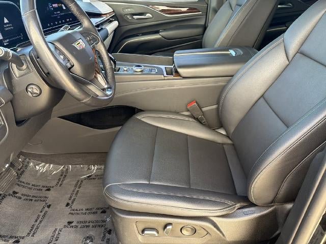 Used 2023 Cadillac Escalade Luxury RWD image 5