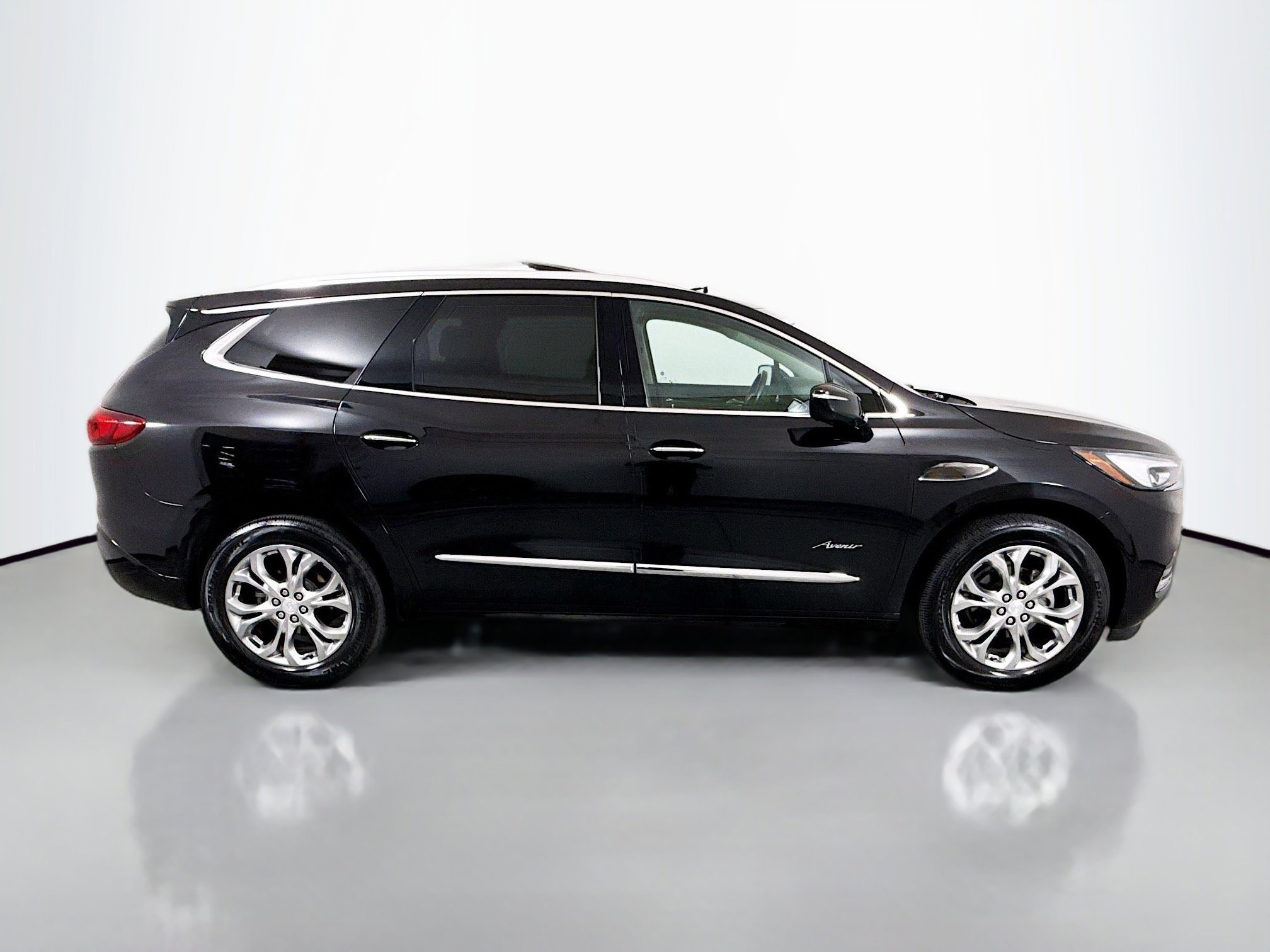Used 2020 Buick Enclave Avenir w/ Avenir Technology Package AWD/4WD image 8