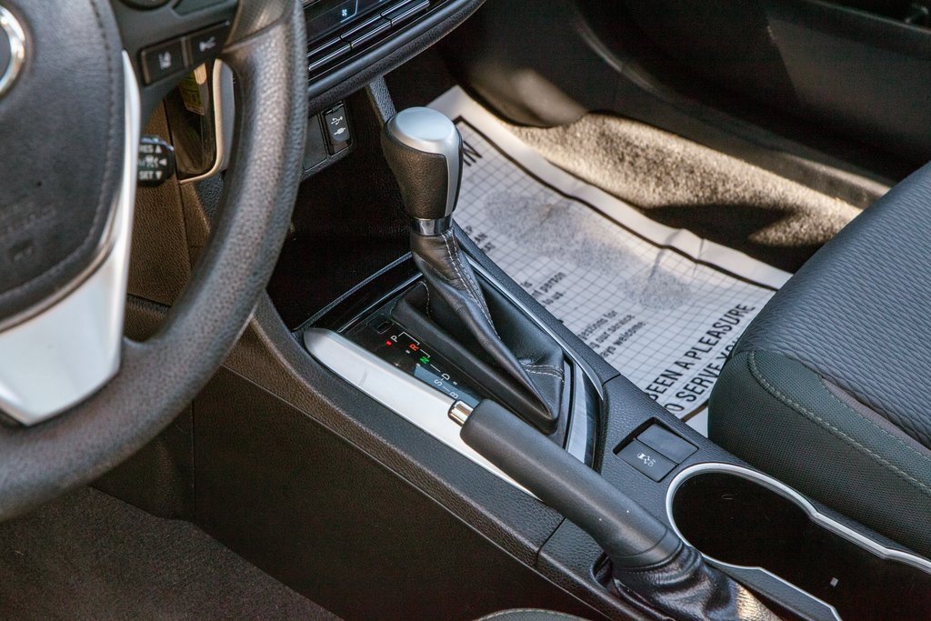 Used 2018 Toyota Corolla LE image 14
