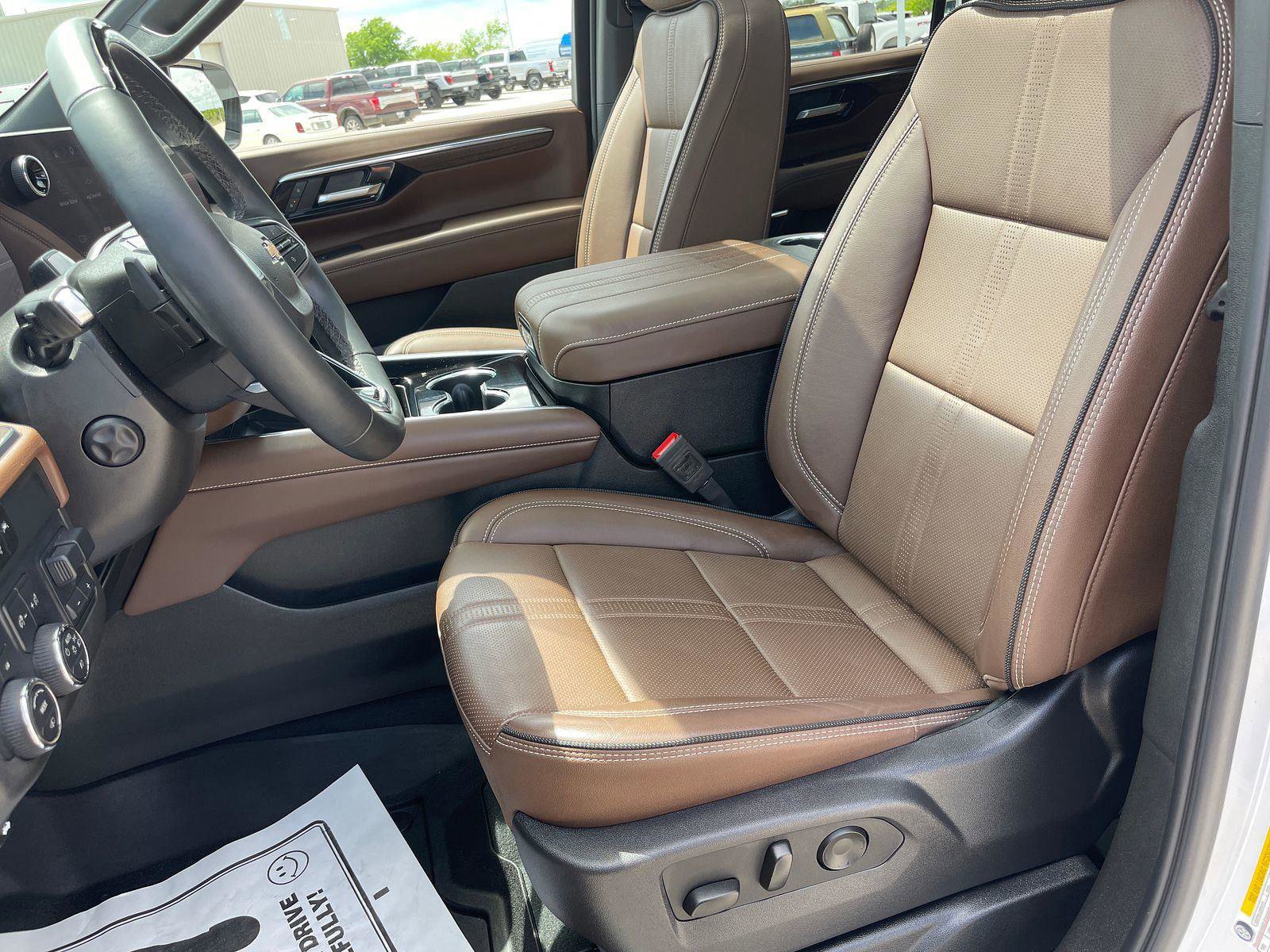Used 2025 Chevrolet Tahoe High Country image 10