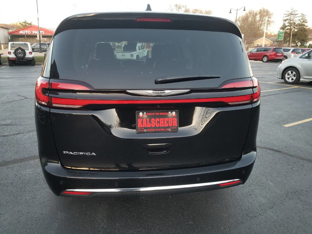 Certified 2024 Chrysler Pacifica Touring-L image 6