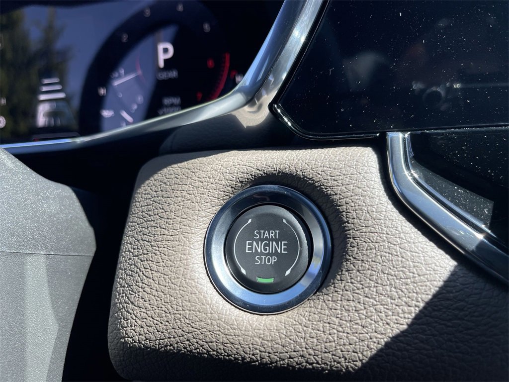 New 2025 GMC Canyon Denali w/ LPO, Denali Black Edition image 17