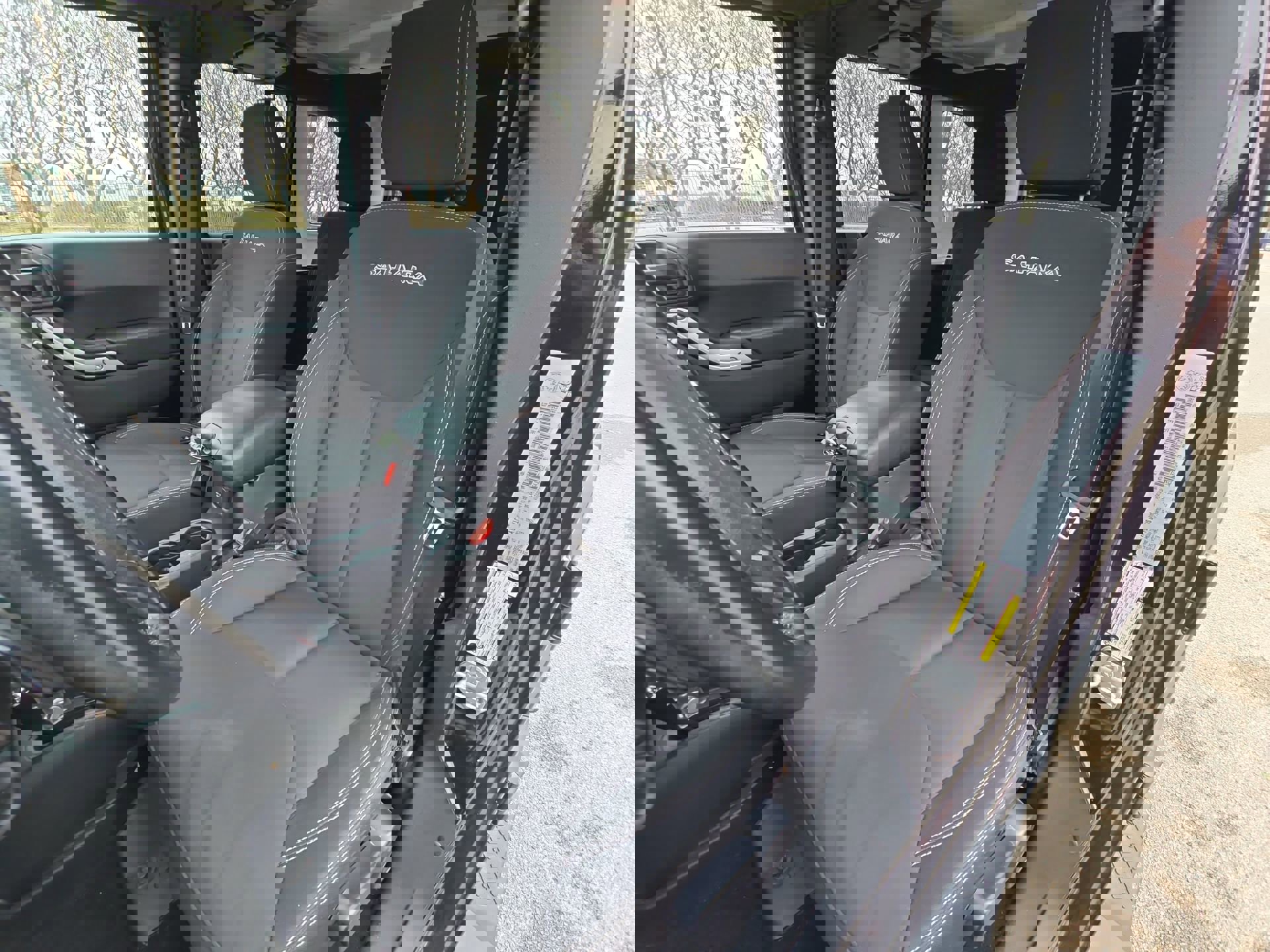 Used 2018 Jeep Wrangler Unlimited Sahara image 11