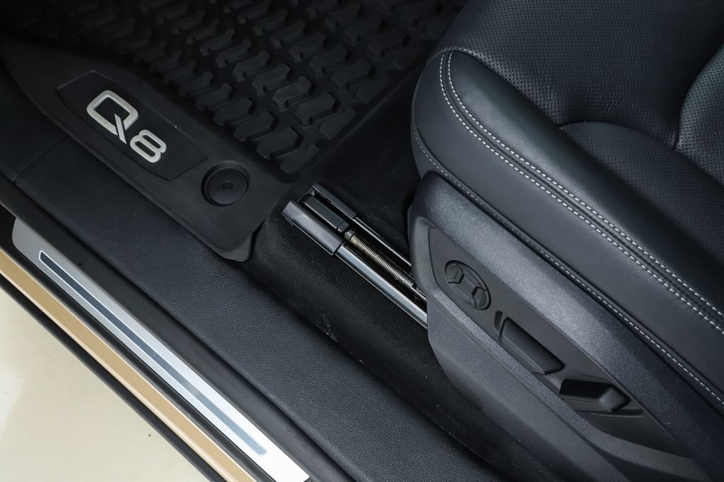 Used 2025 Audi Q8 Premium Plus AWD/4WD image 44