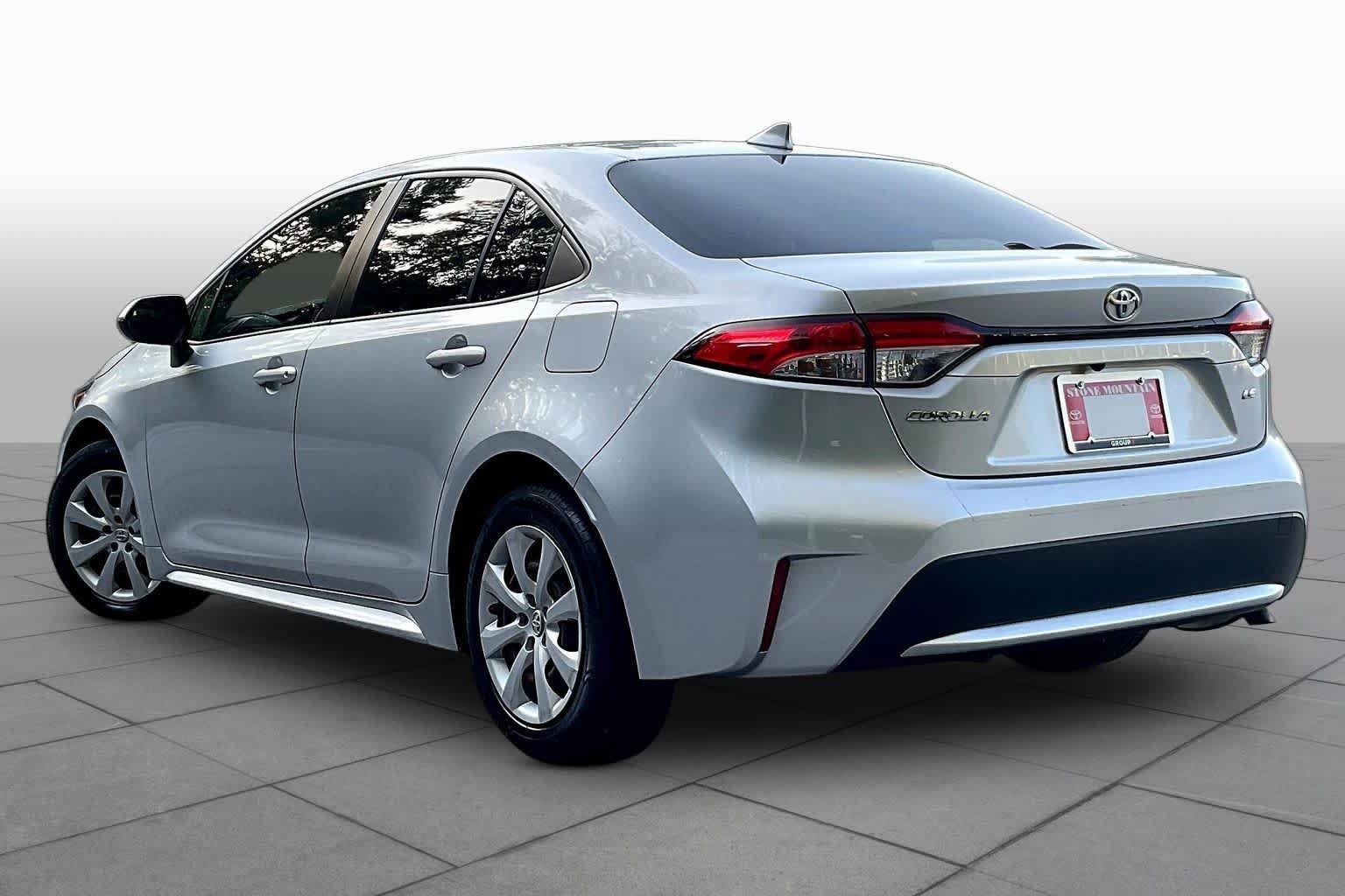 Used 2022 Toyota Corolla LE FWD image 12