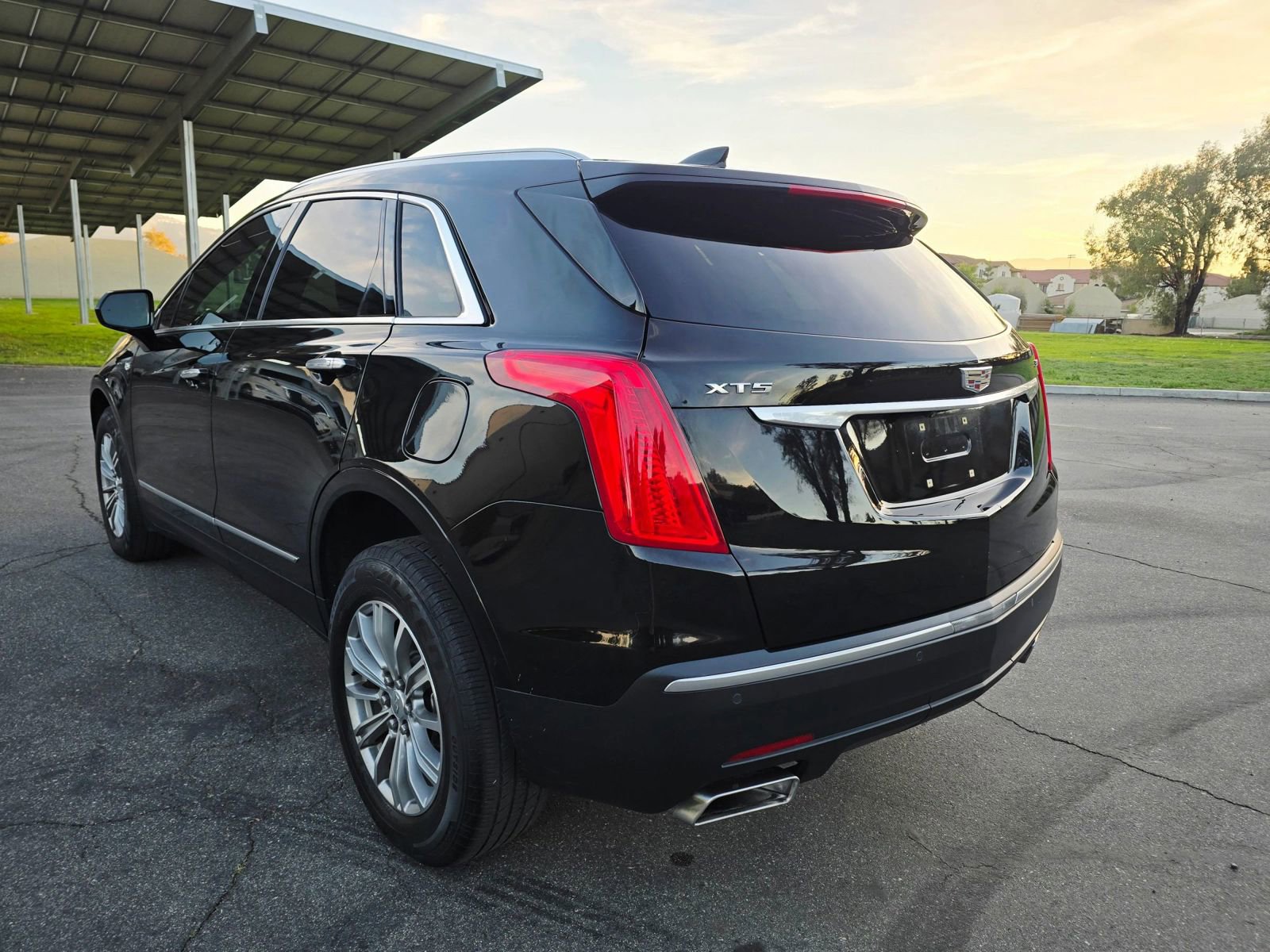 Used 2017 Cadillac XT5 Luxury w/ Driver Awareness Package image 6