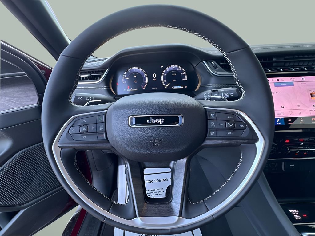Used 2025 Jeep Grand Cherokee L Limited AWD/4WD image 9