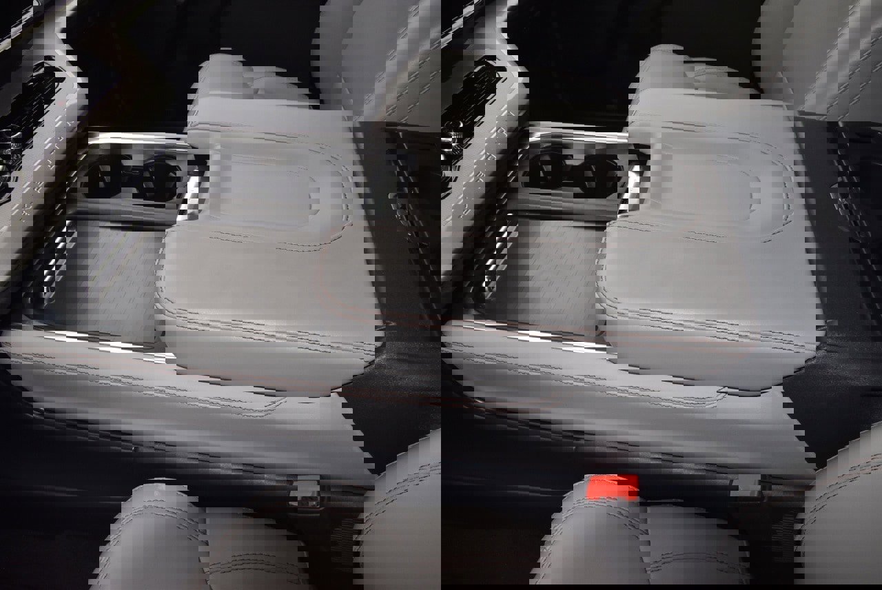 Certified 2025 Ford Expedition Active image 31