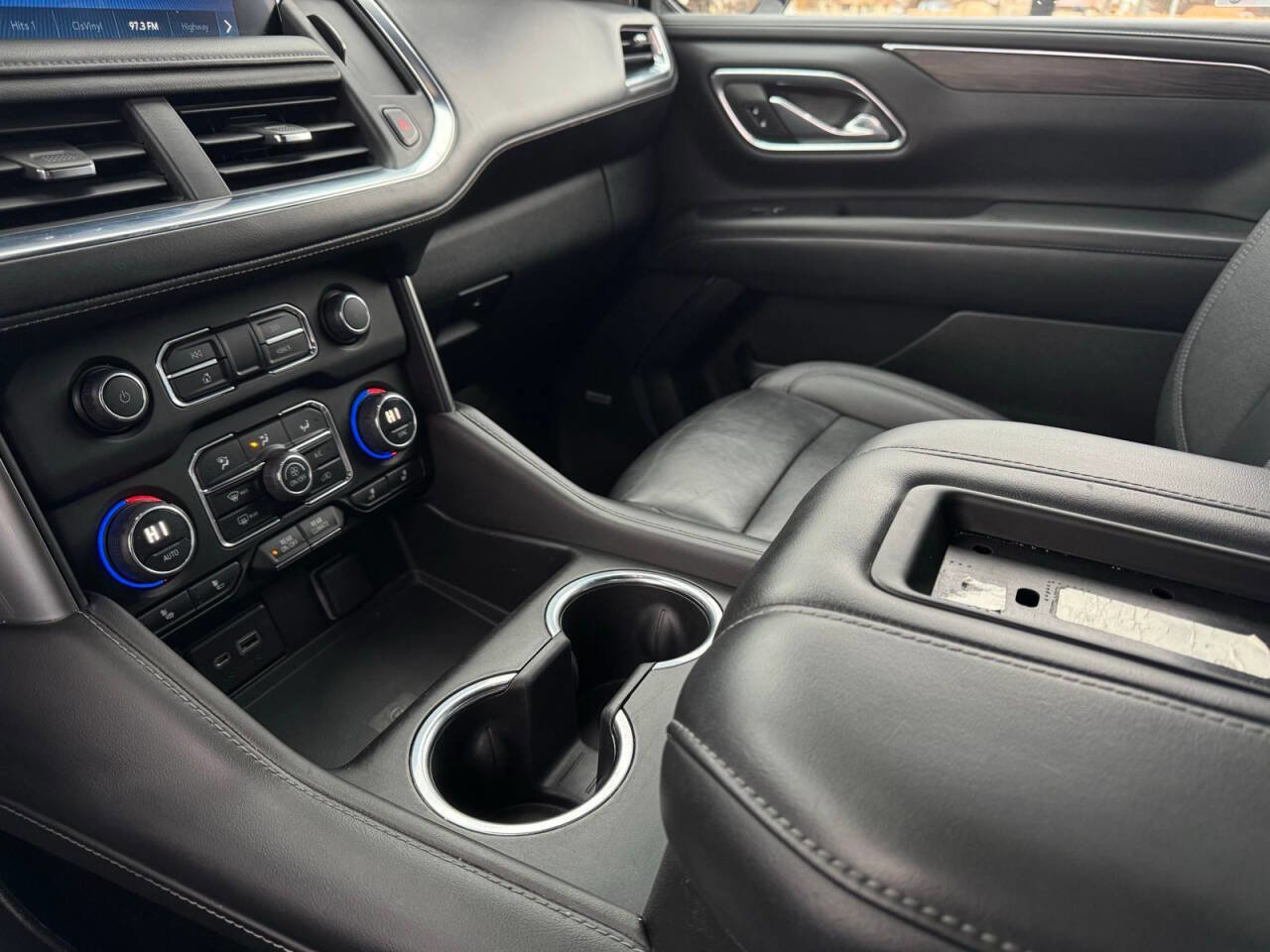 Used 2023 Chevrolet Suburban LT image 27