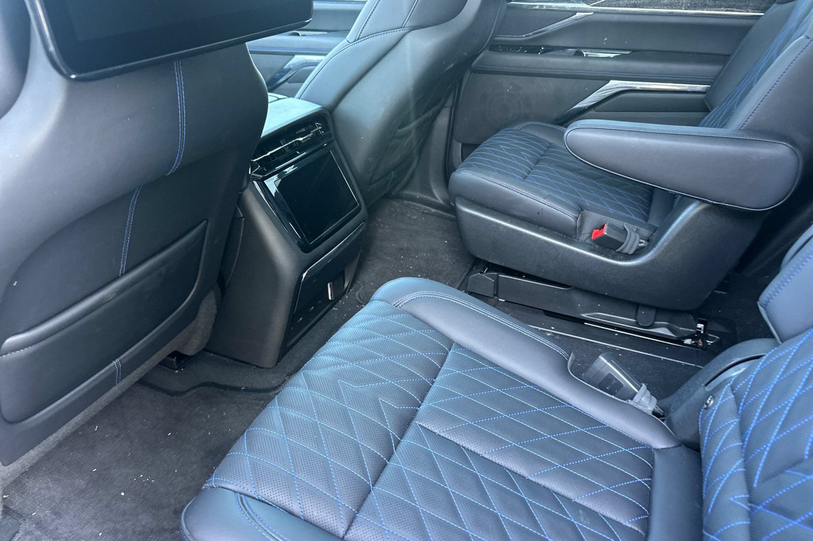 Certified 2026 Cadillac Escalade IQ Sport 1 w/ LPO, Floor Liner Package AWD/4WD image 14
