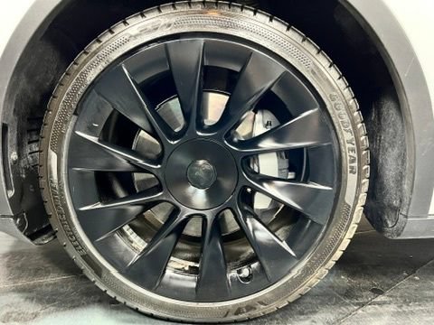 Used 2023 Tesla Model Y Long Range AWD/4WD image 23