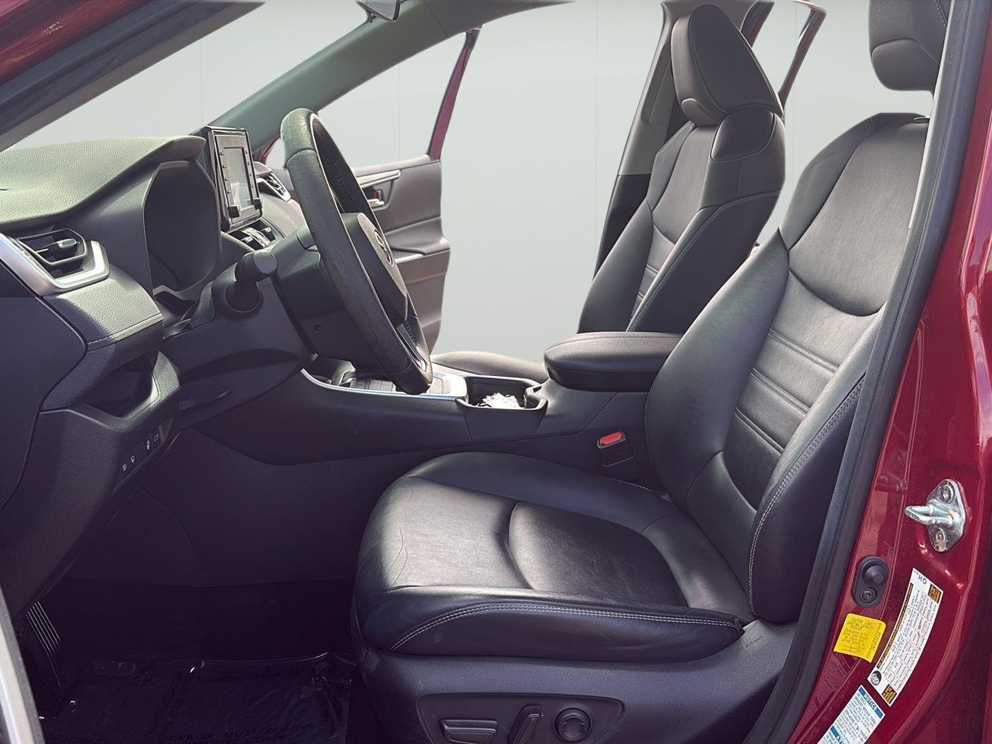 Used 2019 Toyota RAV4 XLE Premium w/ Cold Weather Package AWD/4WD image 5