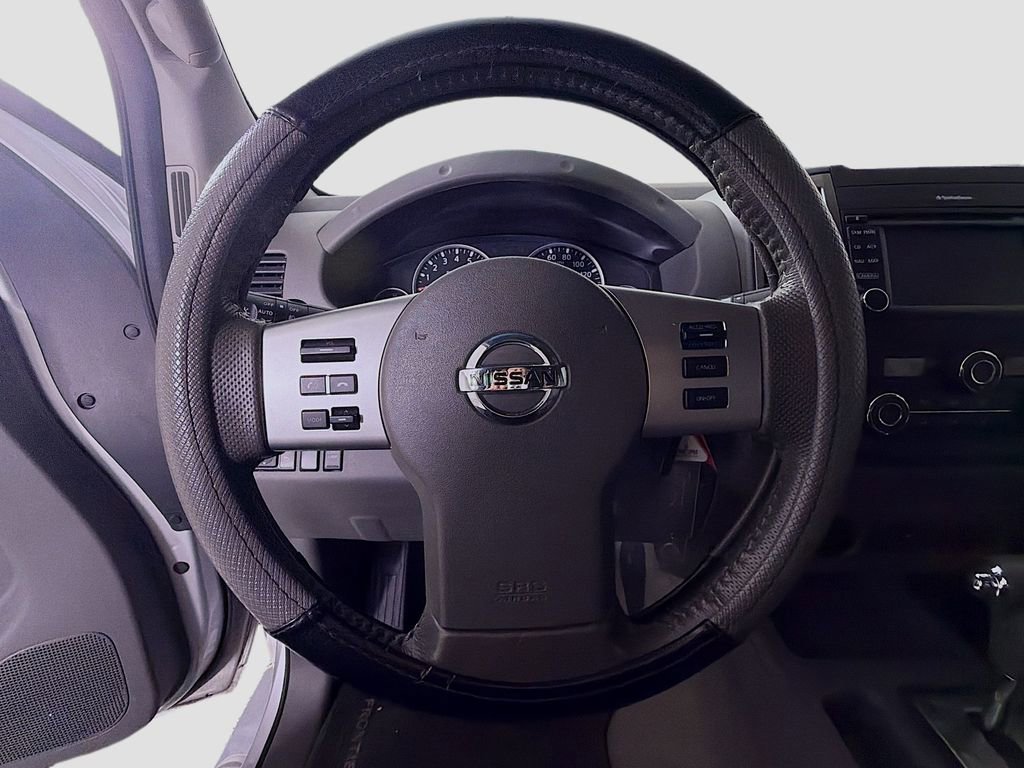 Used 2015 Nissan Frontier SL image 14