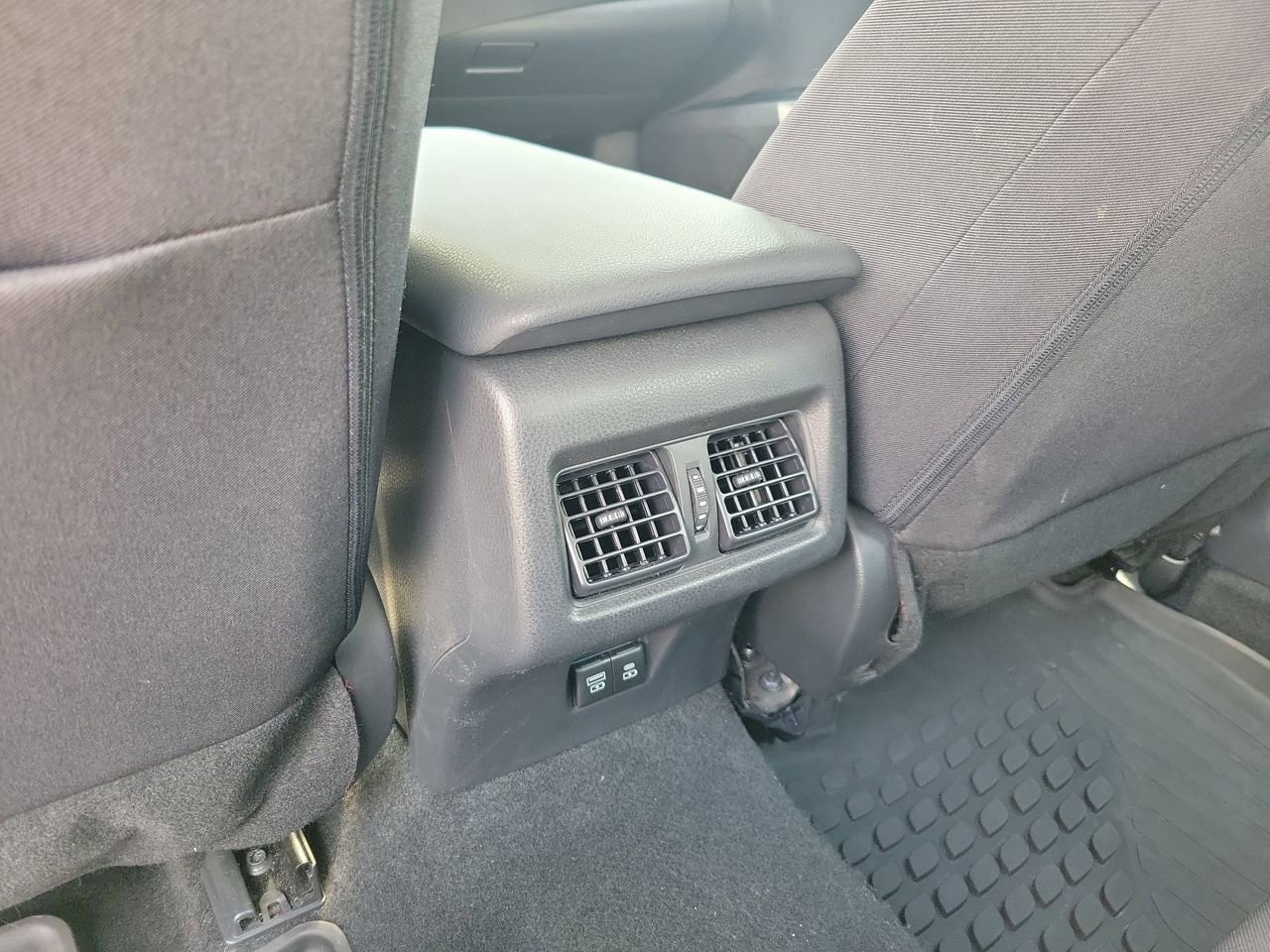 Used 2025 Toyota Camry LE w/ Convenience Package image 12