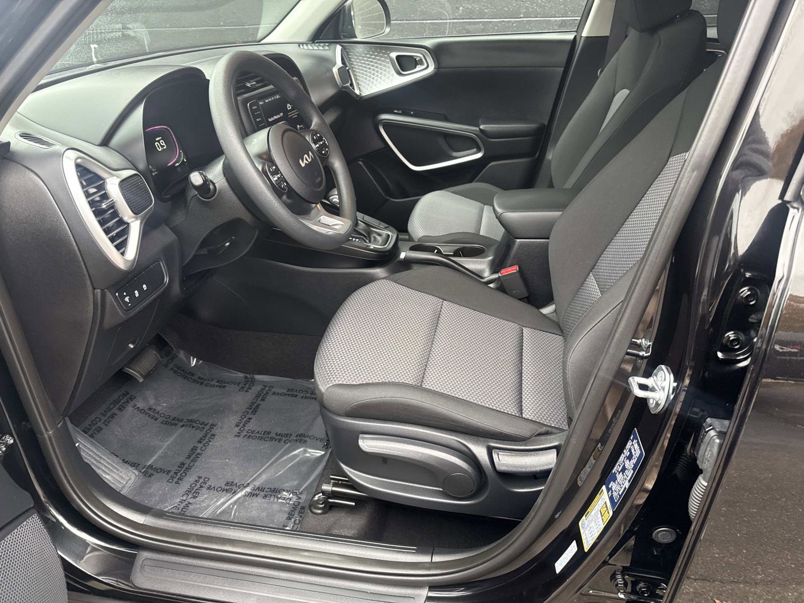 Used 2025 Kia Soul LX image 17