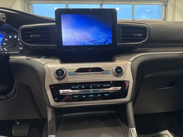 Used 2023 Ford Explorer XLT w/ Equipment Group 202A image 8