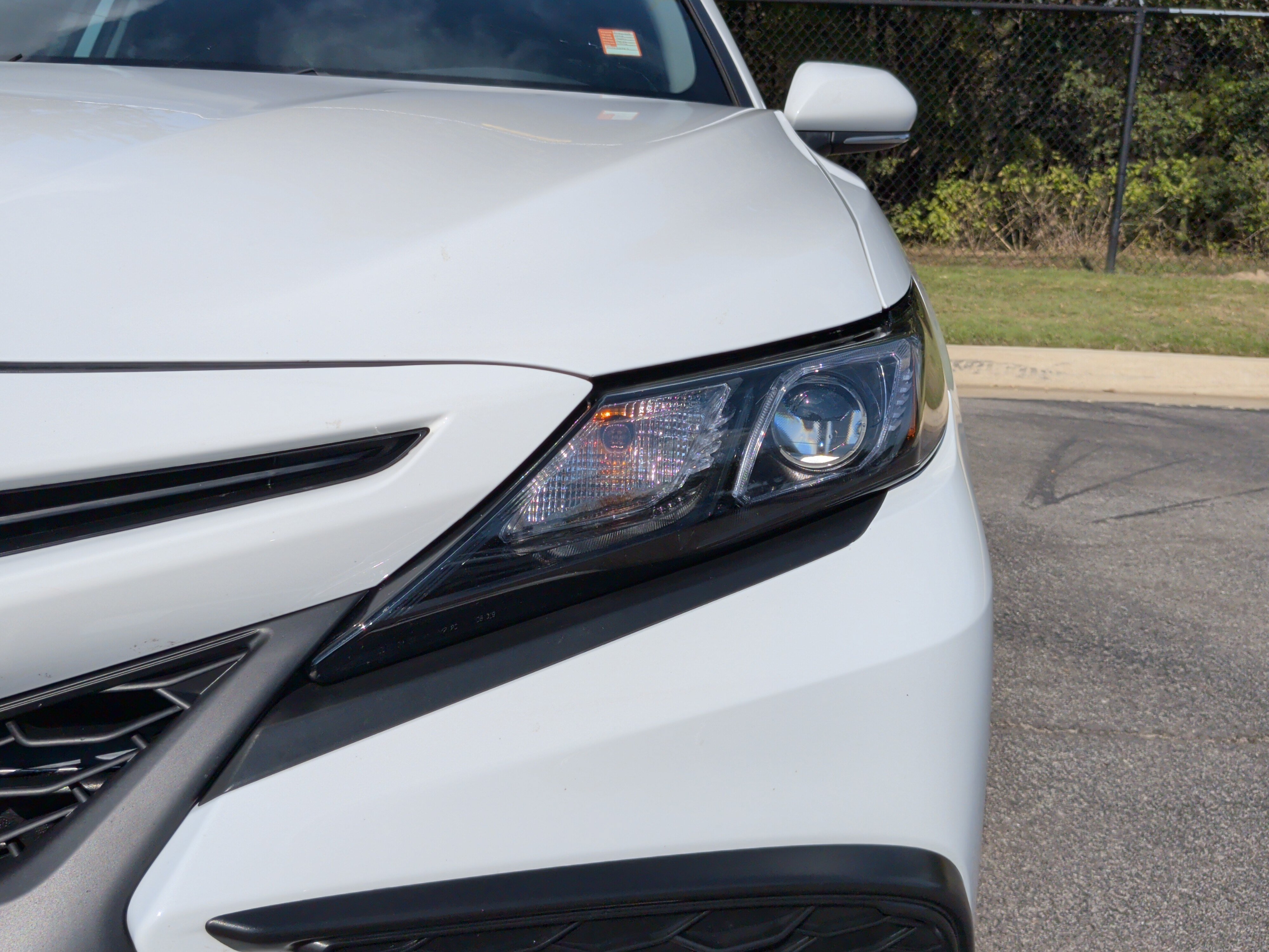 Used 2022 Toyota Camry SE w/ Carpet Mat Package (TMS) FWD image 3