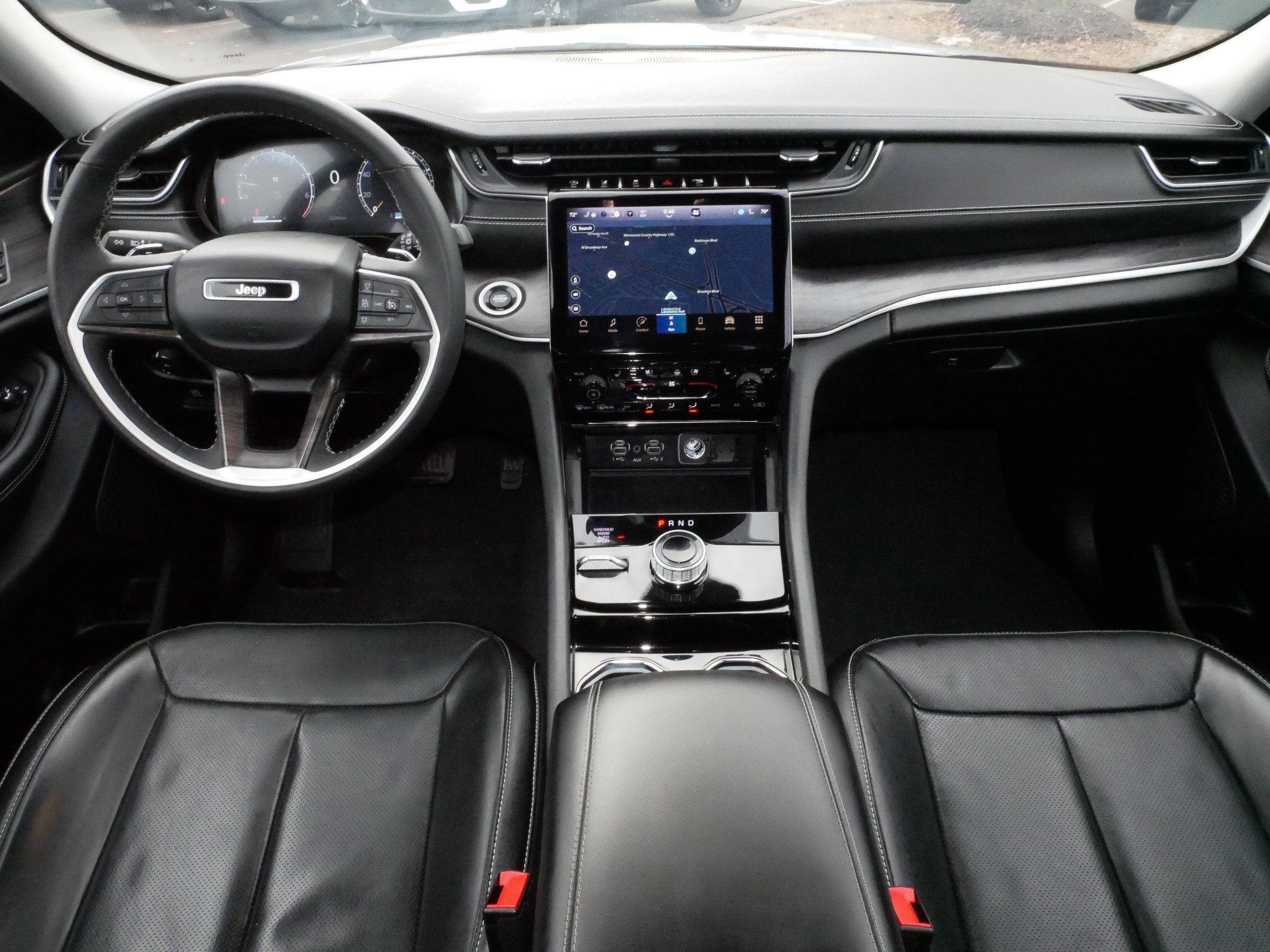 Used 2023 Jeep Grand Cherokee Limited w/ Luxury Tech Group II image 10