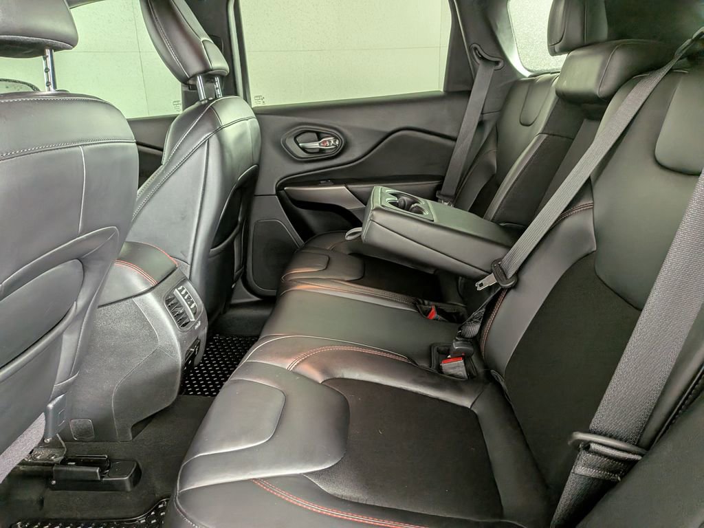 Used 2020 Jeep Cherokee Trailhawk w/ Cold Weather Group image 32