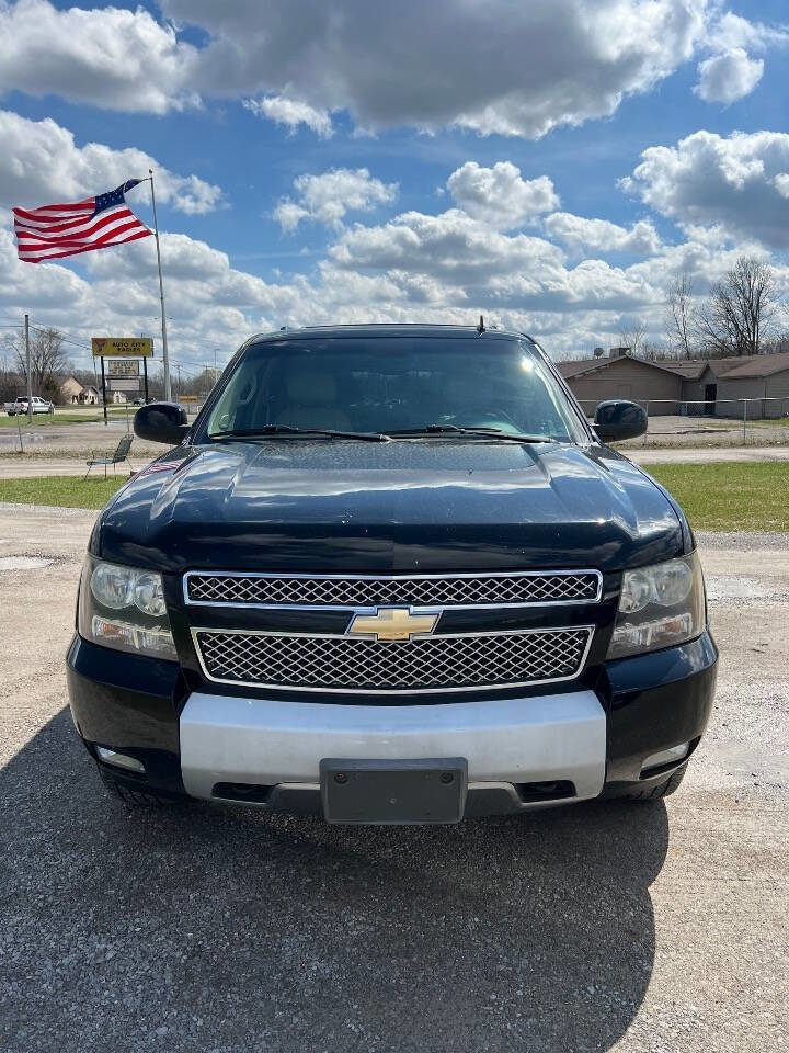 Used 2011 Chevrolet Suburban LT image 3