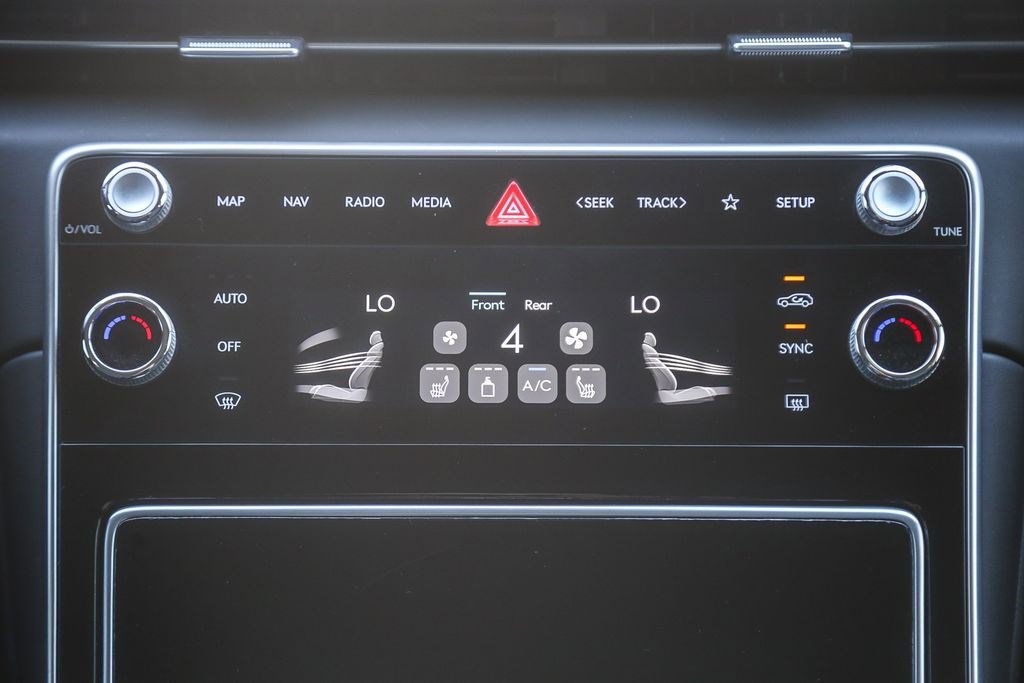 Used 2025 Genesis GV80 2.5T Standard image 12