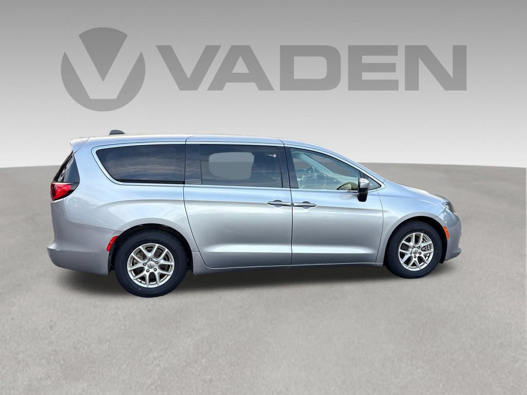 Used 2021 Chrysler Voyager LX FWD image 28