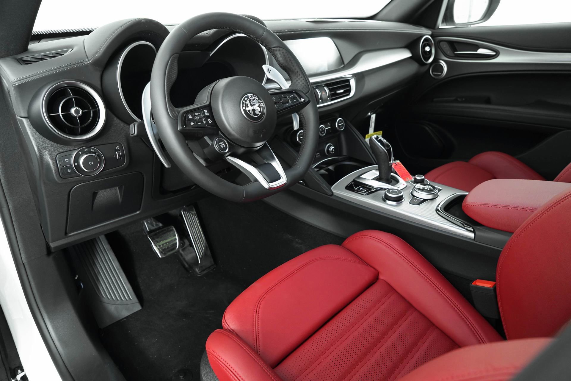 New 2025 Alfa Romeo Stelvio Sprint AWD/4WD image 18