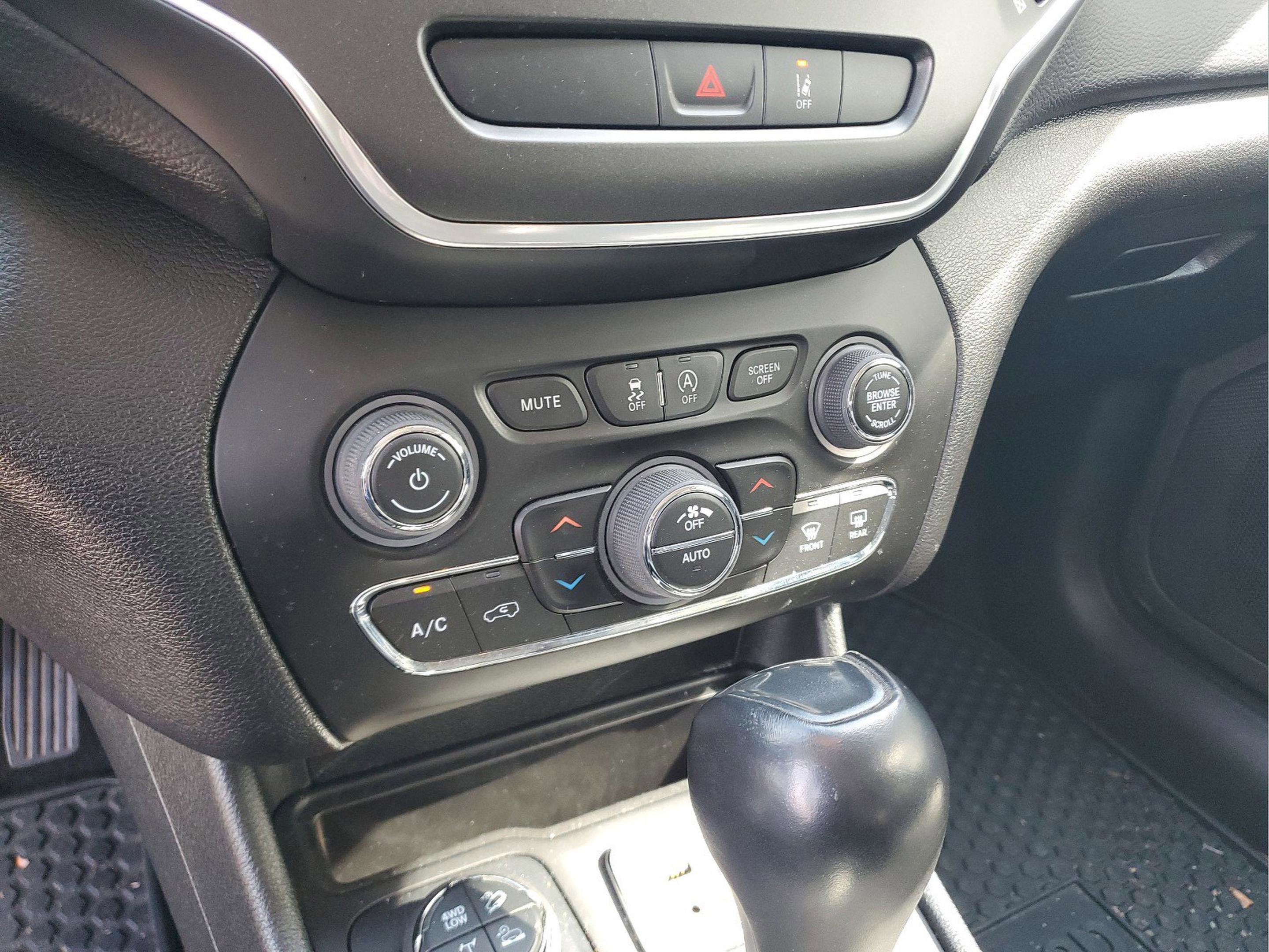 Used 2022 Jeep Cherokee Trailhawk w/ Sound & Nav Group image 19